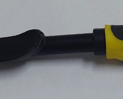 Weeder long slender, poly handle, black and yellow